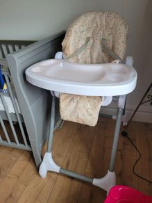 Highchair/feeding chair