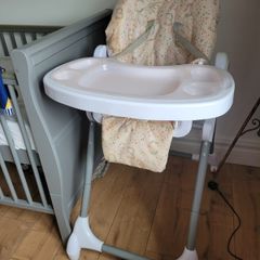 Highchair/feeding chair