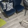 2 chairs like new Image 2