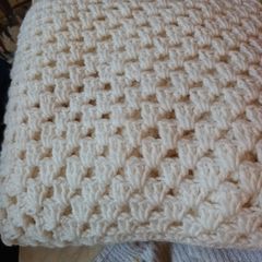 Crochet Knit Cream Large  Blanket/Throw. Size : 133cm 122cm .  New