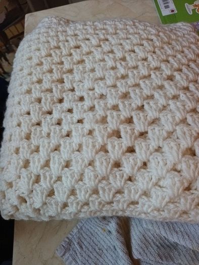 Crochet Knit Cream Large  Blanket/Throw. Size : 133cm 122cm .  New