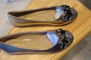 Ladies flat shoes