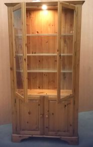 Ducal Display cabinet with lights