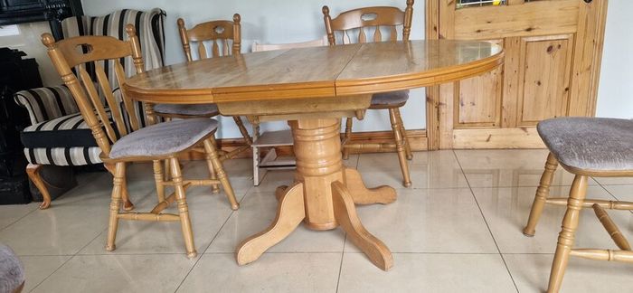 Round Wooden Extendable Table and chairs
