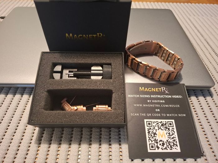 Copper bracelet with magnets - New In Box