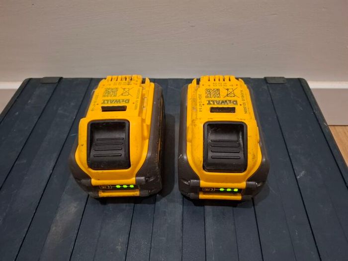 2 Dewalt flex batteries 9AH from 2023,2024