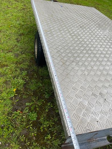 Flat bed trailer