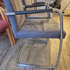 5 Matching chairs