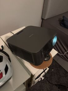 projector 720 dpi with good built in speakers