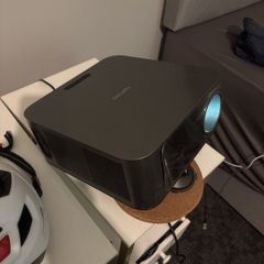 projector 720 dpi with good built in speakers