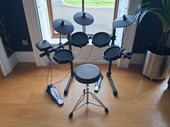 Alesis Turbo Mesh Electric Drum Kit with amp