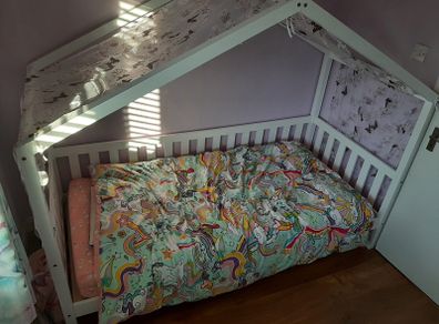 Child bed Frame + Mattress