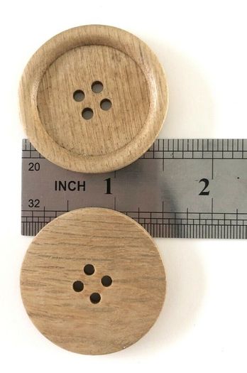 Pack of 5 wooden buttons in natural wood colour