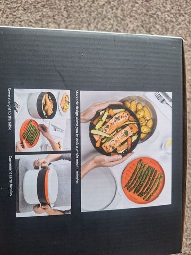 Microwave cooking set.