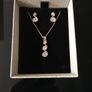 nice earring and necklace set for sale brand new. Image 7