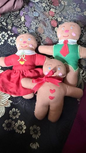 Christmas Toy Gingerbread House bag and Family