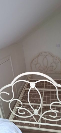 Single bed metal frame
