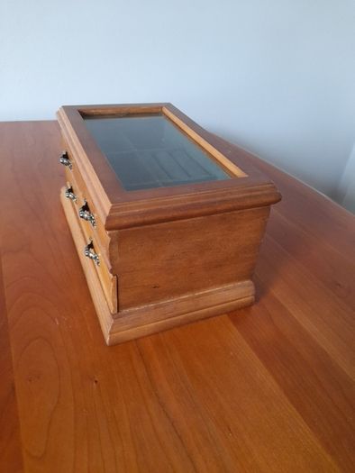 Wooden jewellery box with metal handles