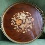 Vintage Beautiful Italian round Sorrento serving tray with burl wood inlay in a brass frame for serving trolleys/tea carts. Image 2