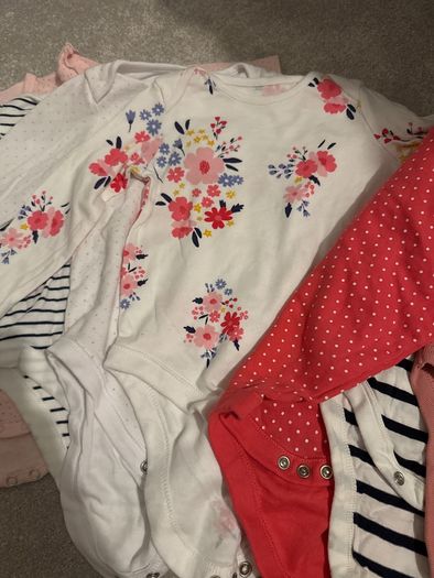 Long sleeve bodysuit x 7  Size 9-12 months