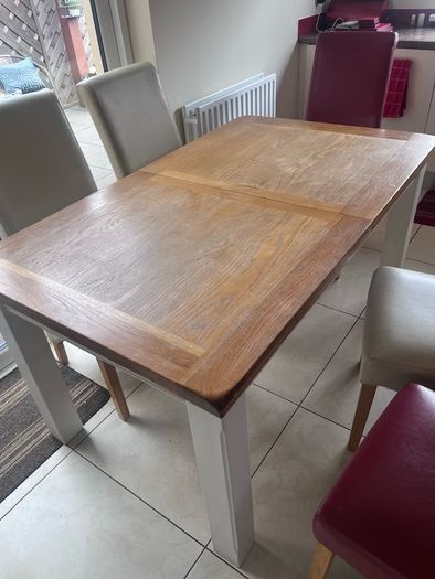 Extendable Dining Table with 6 chairs