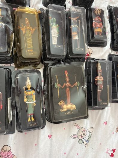 figurines