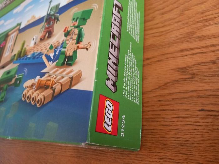 Brand New Lego Minecraft The Turtle Beach House Set