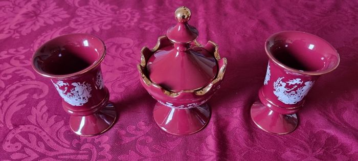 3 Piece Vintage Elegant Italian Fiorentine Lustre Ruby Red Gold Gilt Footed Lidded Compote And Vases Set