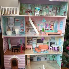 doll house with furniture