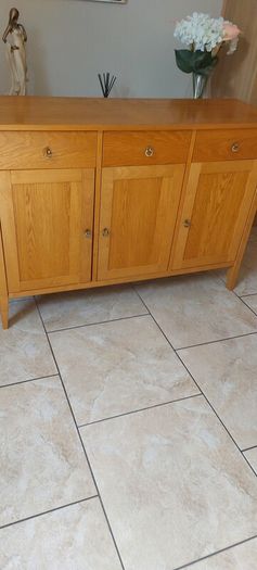sideboard