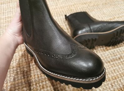 Brand new genuine leather boots size 5 / 38
