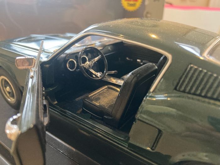 Ford Mustang Steve McQueen Bullitt 1/18 Ertl # 2