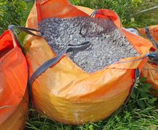1 tonne Gravel & half tonne Sharp Sand