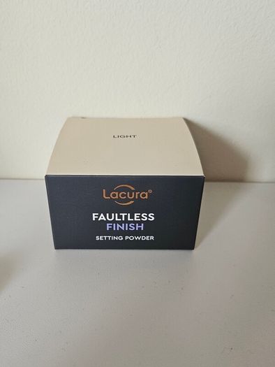 Setting powder  Faultless finish  Lacura