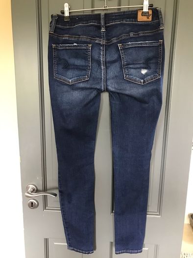 American Eagle Outfitters ladies/girls ripped jeans size 4