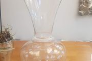 This vase is a floorstanding vase and can be used for any tall flowers or fake flowers, but would look lovely with either Lillies or Lucky Bamboo sticks This stunning vase will sit perfectly in your dining room or lounge