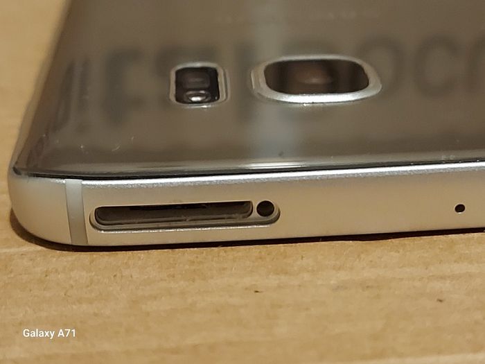 Samsung S7, SM-G930F, Not Powering On, sim tray missing, for parts or repair, excellent cosmetic condition