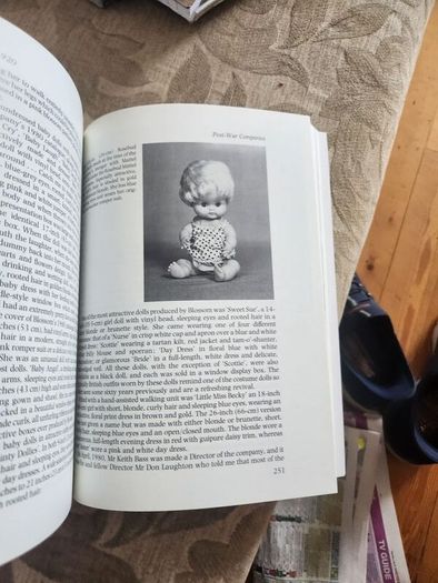 The Collectir's Guide To British Dolls Since 1920. By Collette Mansell. First Edition Large Volume Paperback In Good Condition.