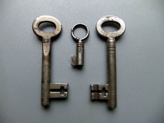 3 Old Keys