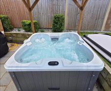 Free Delivery on this brand new 4 person hot tub