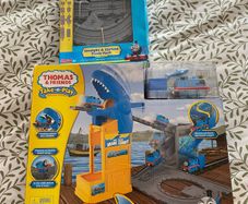 thomas and friends shark exhibit and track