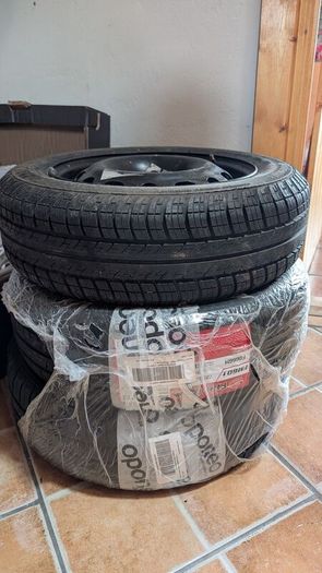 2 New tyres Firemax R14 185/65 + a wheel