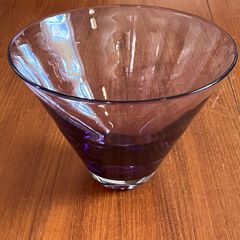 Vintage Jerpoint studio glass bowl in amethyst