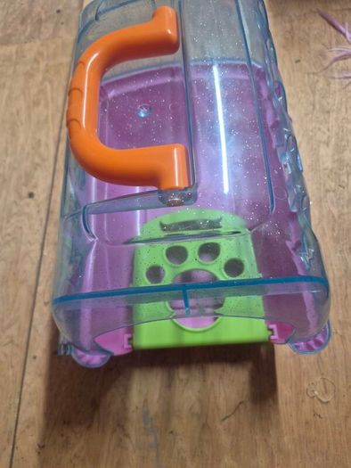 pet carrier