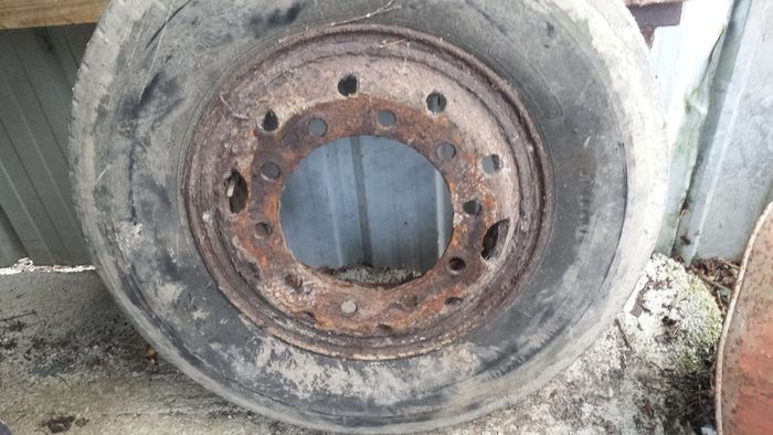 Tractor trailer wheels