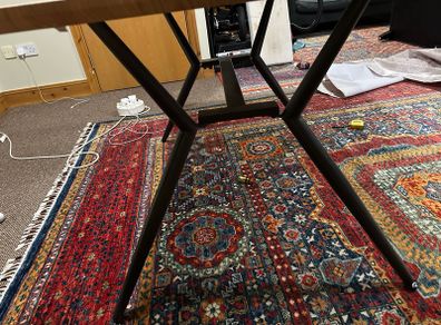 Dining table like new very solid