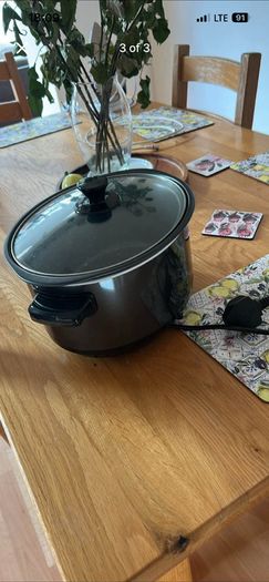 Slow cooker