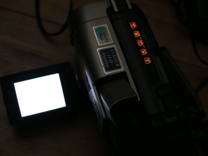 Sony Handycam CCD-TRV64E Hi8 Analogue Camcorder