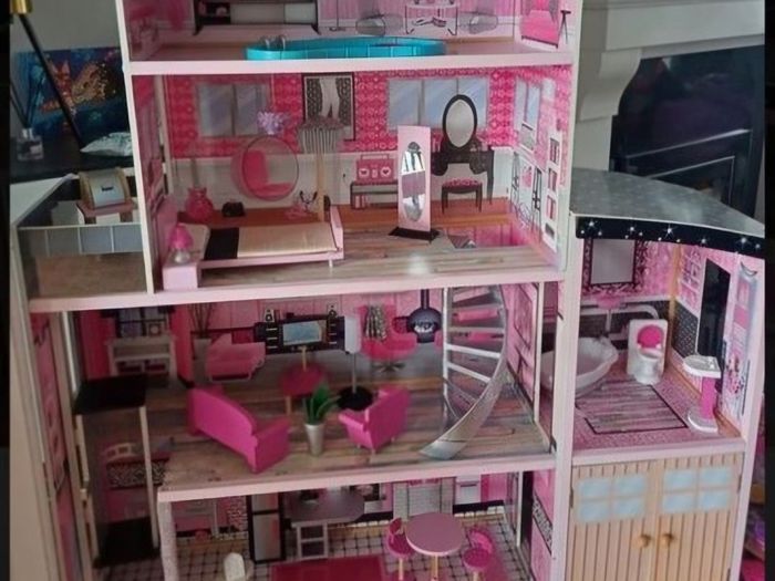 XL Doll House