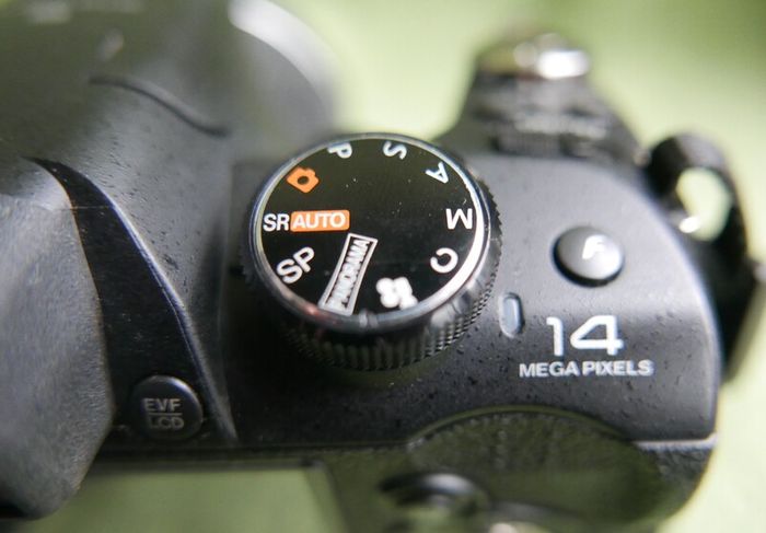 Fuji Fujifilm Finepix S S4000 bridge travel super zoom 30x 24mm wide 14mp camera +SD Card, works well